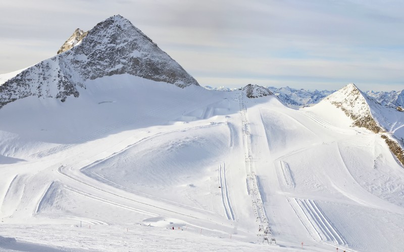 Eine verschneite Piste am Hintertuxer Gletscher.