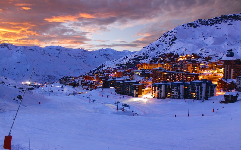 Val Thorens ski lifts by night